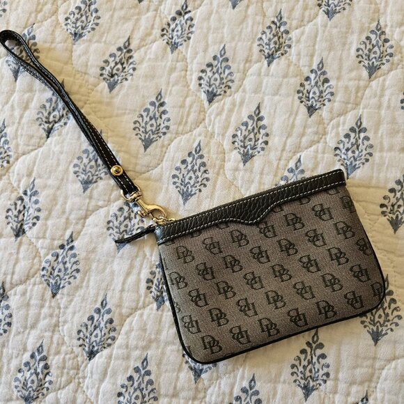 Dooney & Bourke Monogram Canvas Wristlet Gray Black Logo Pouch Y2K Mini Bag - Picture 3 of 9
